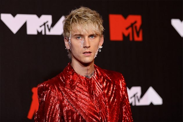 calvin-klein-ig-account-was-taken-over-by-machine-gun-kelly-and-pete-davidson-03
