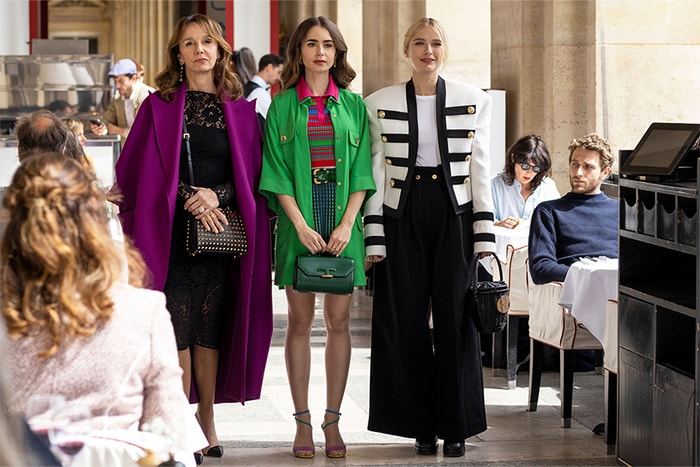 《Emily in Paris 2》效應：哪些時裝單品詢問度極高？這個品牌搜尋量急升 40 %！