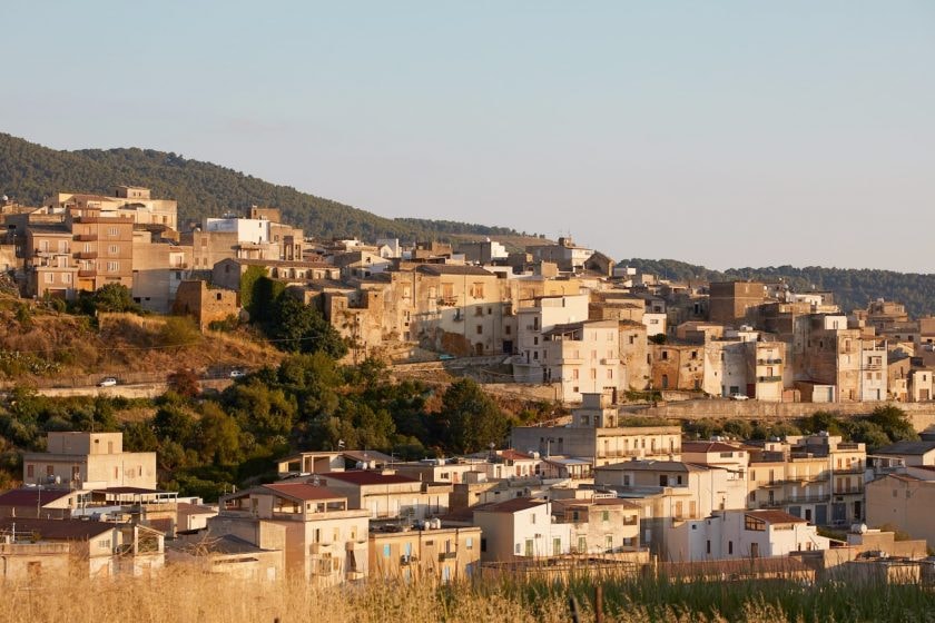 airbnb Sambuca di Sicilia 1 euro house 2022 application