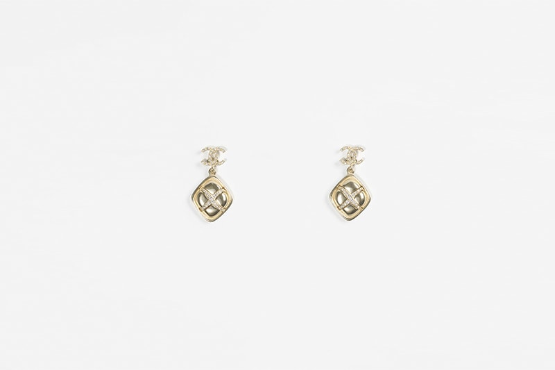 CHANEL earring accessories 2022 cruise collection