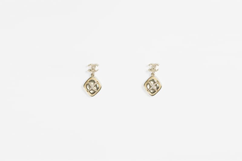 CHANEL earring accessories 2022 cruise collection