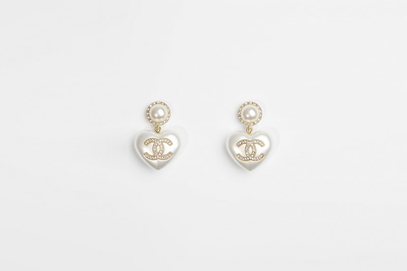 CHANEL earring accessories 2022 cruise collection
