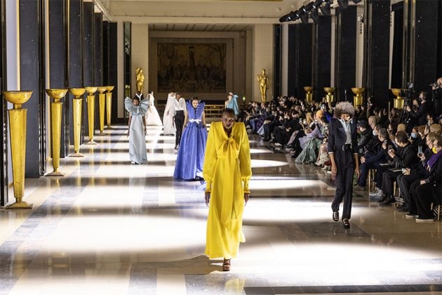 viktor-rolf-2022-haute-couture-collection-is-the-hottest-topic-on-internet-now-02