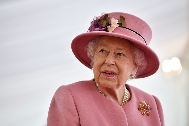 queen elizabeth ii tests positive covid-19