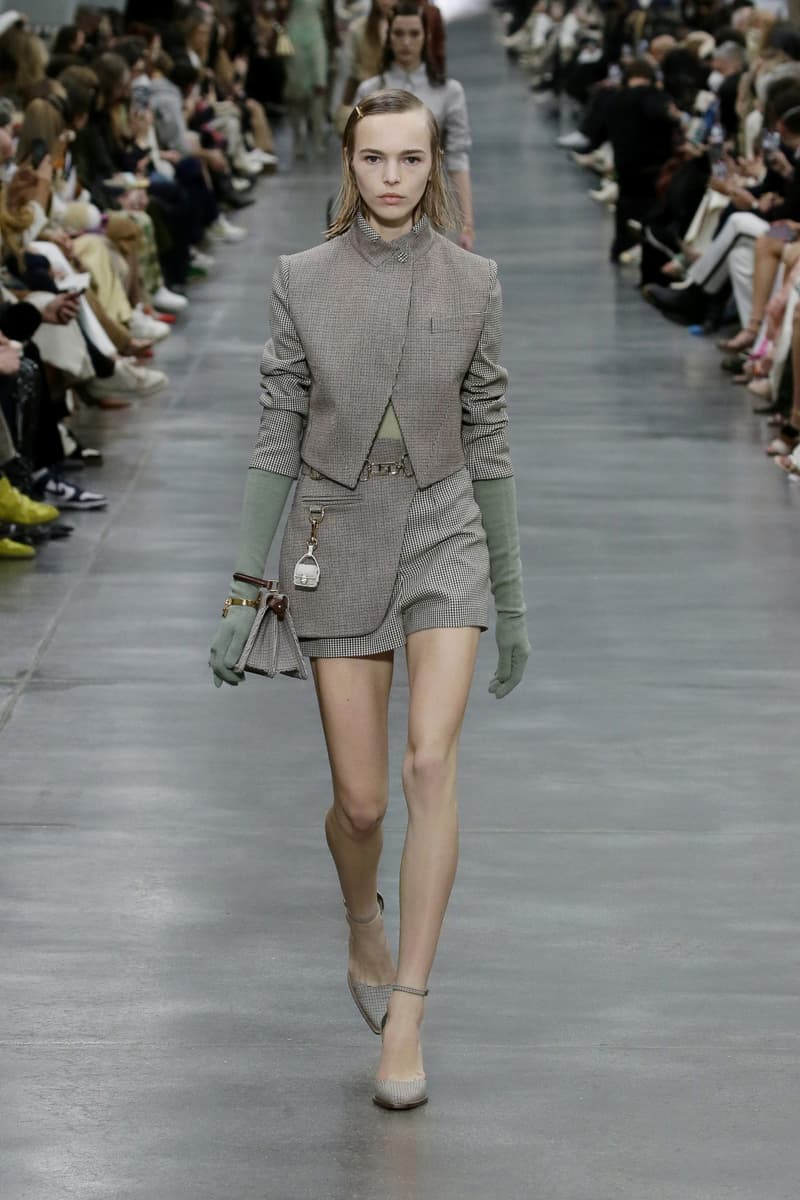 Fendi 2022 FW fashion show runway 