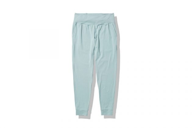 the-north-face-newly-released-comfortive-collection-offers-sporty-chic-01