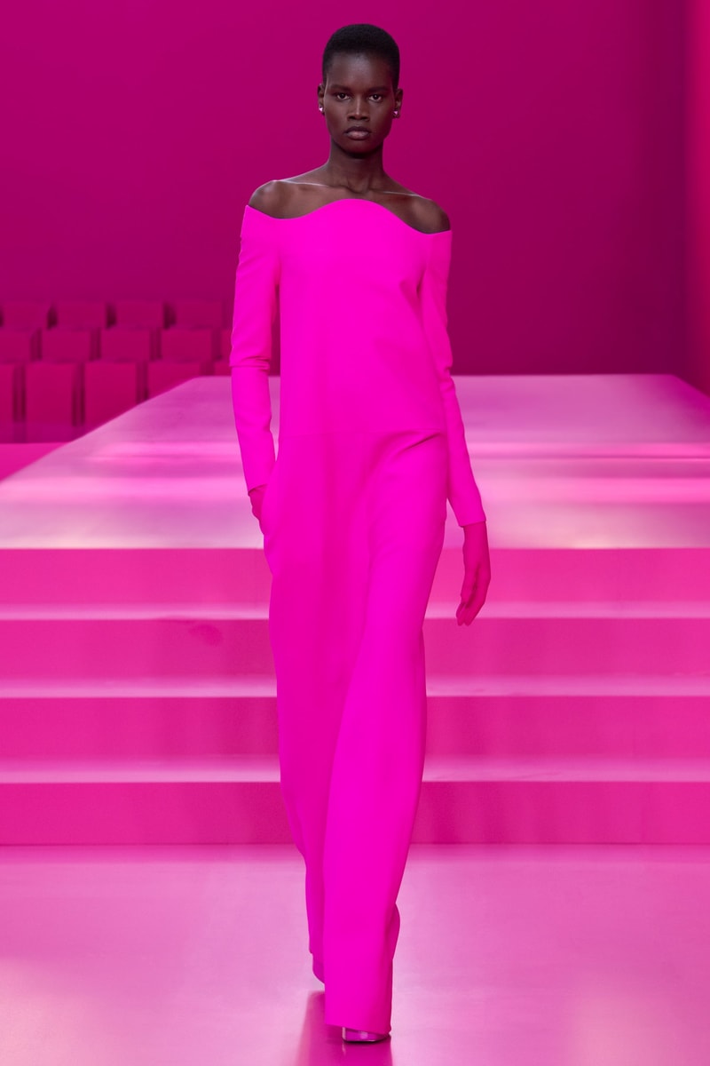 valentino pink pfw 2022 fw pantone runway show detail looks