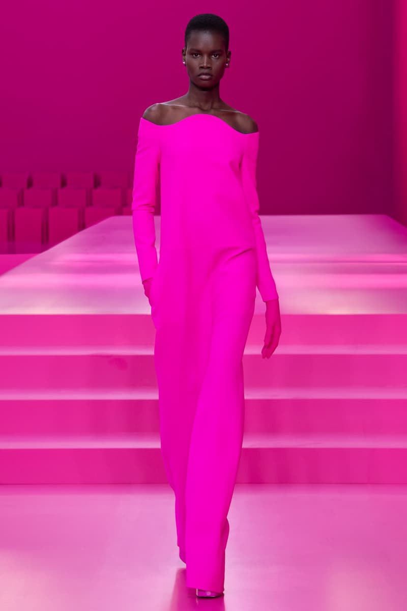 valentino pink pfw 2022 fw pantone runway show detail looks