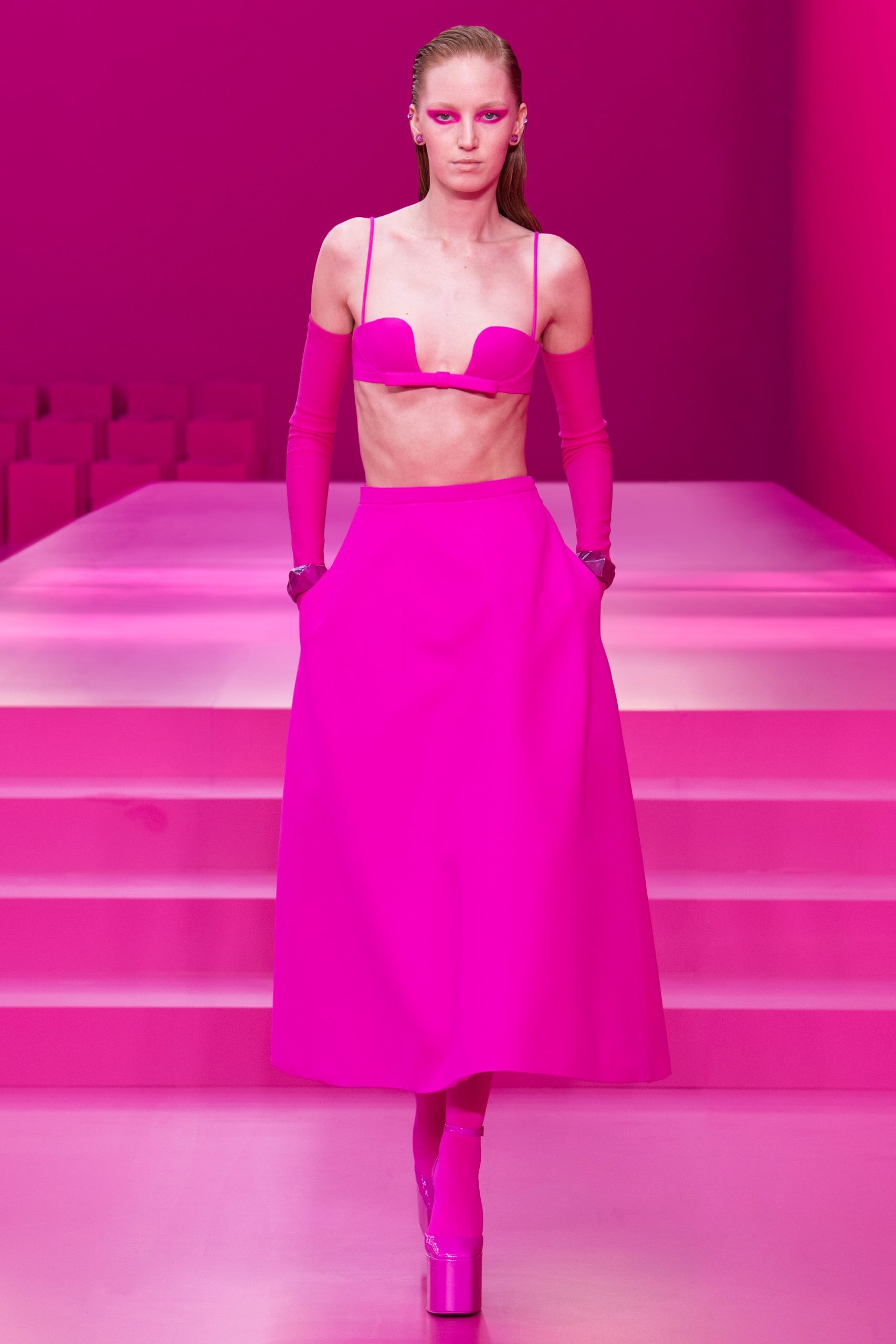 valentino pink pfw 2022 fw pantone runway show detail looks