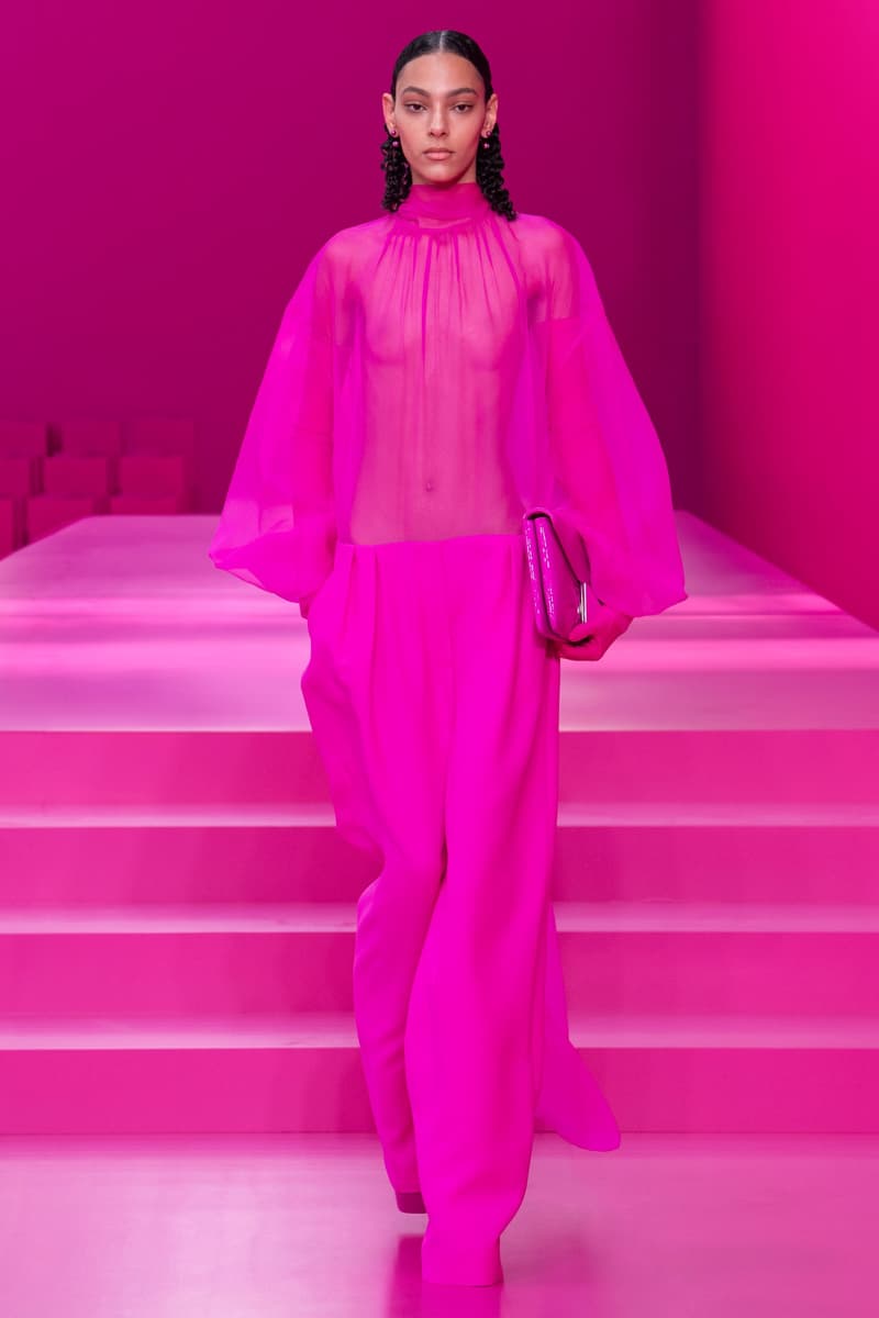 valentino pink pfw 2022 fw pantone runway show detail looks