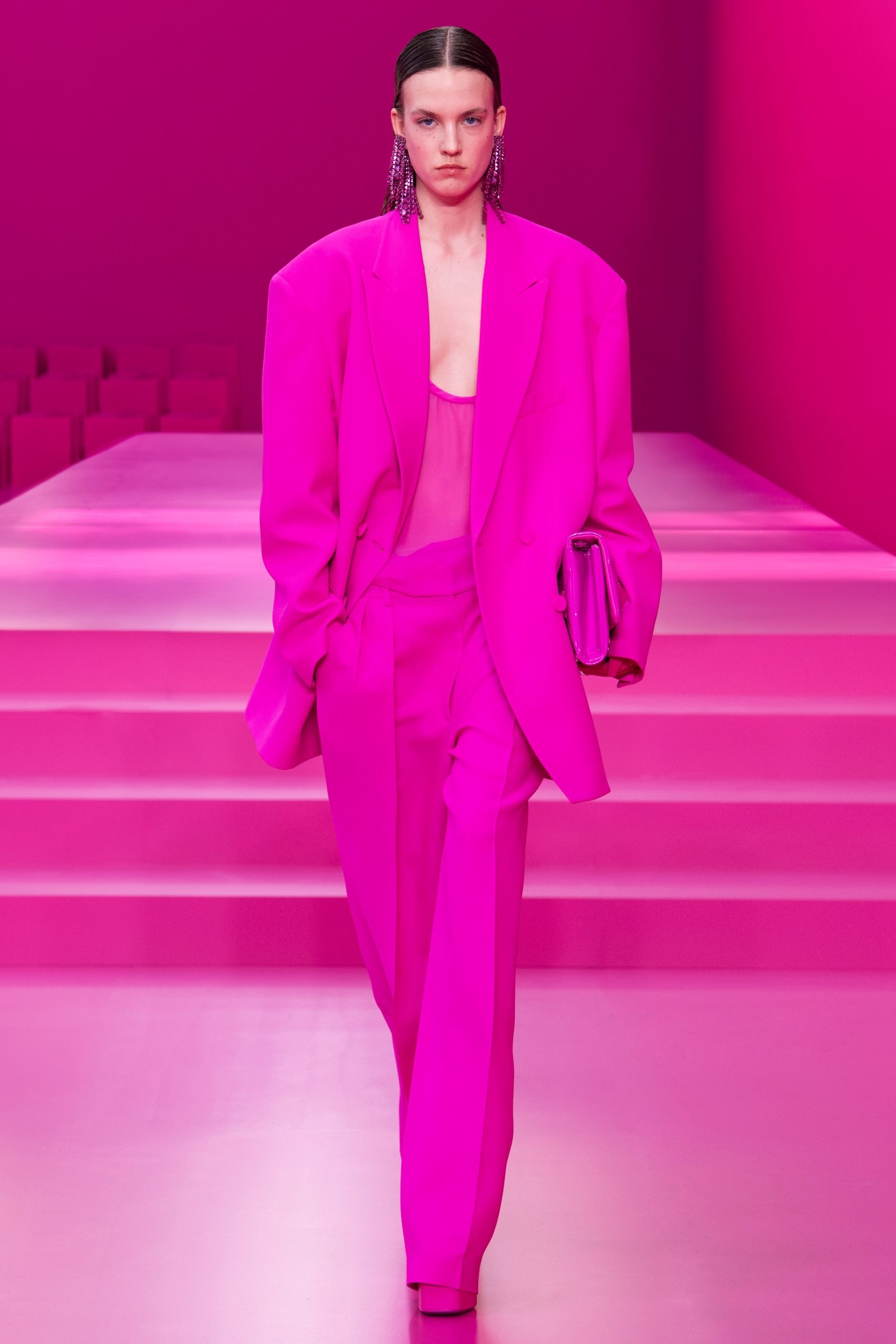 valentino pink pfw 2022 fw pantone runway show detail looks