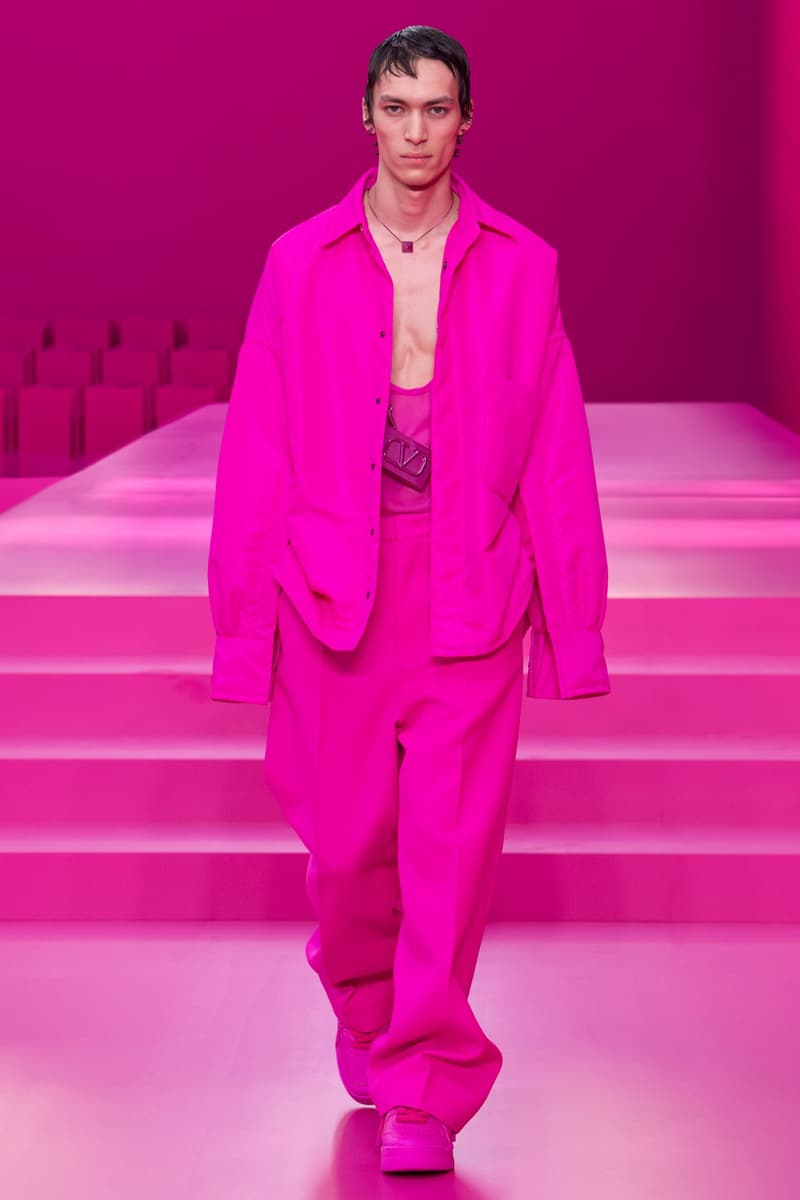 valentino pink pfw 2022 fw pantone runway show detail looks