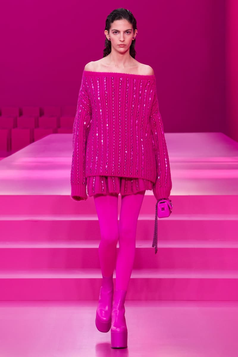 valentino pink pfw 2022 fw pantone runway show detail looks