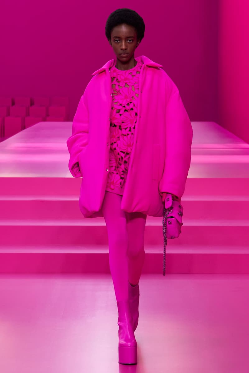 valentino pink pfw 2022 fw pantone runway show detail looks