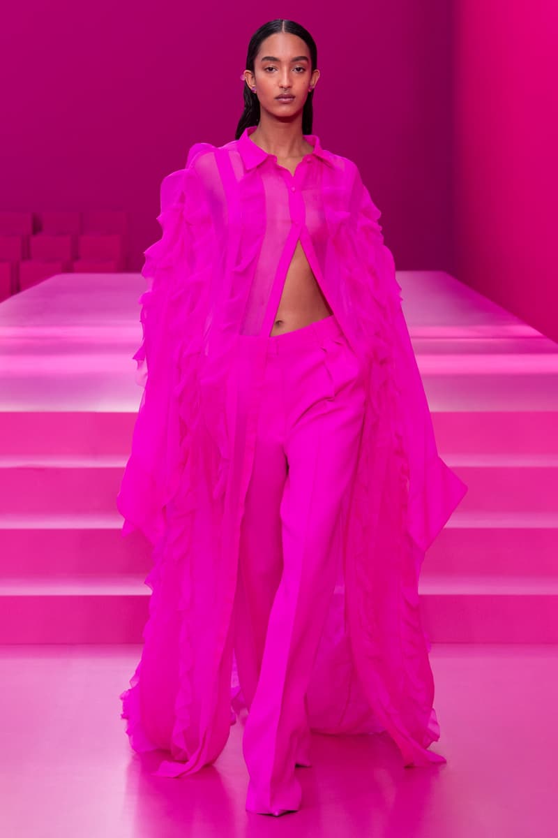 valentino pink pfw 2022 fw pantone runway show detail looks
