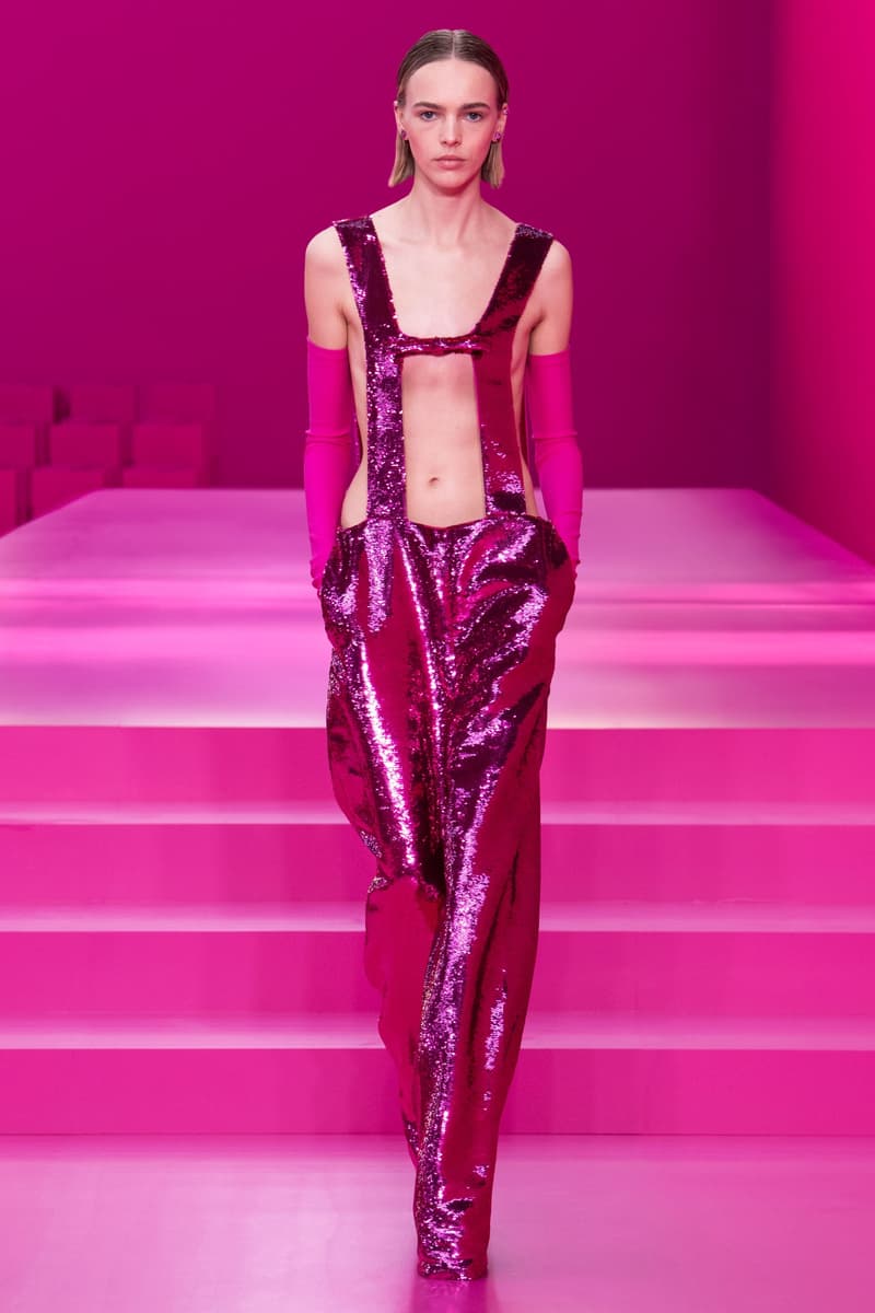 valentino pink pfw 2022 fw pantone runway show detail looks