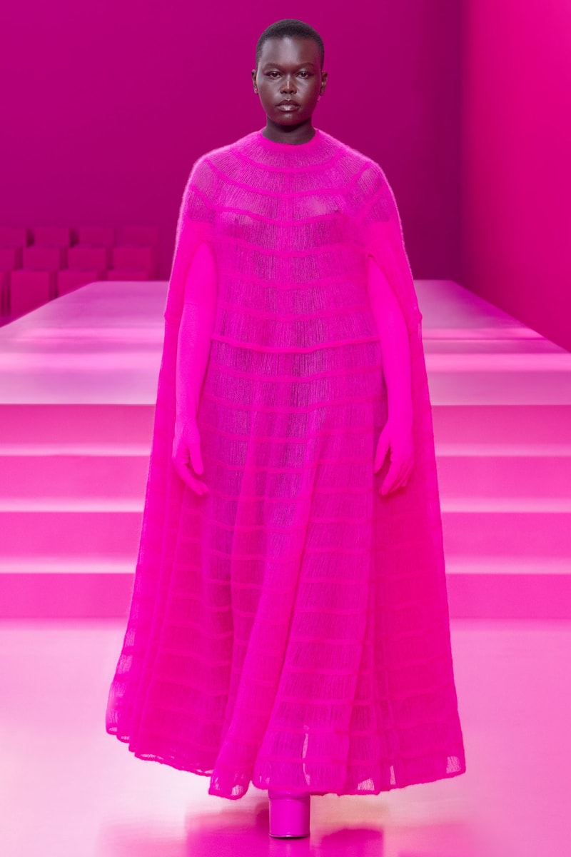 valentino pink pfw 2022 fw pantone runway show detail looks