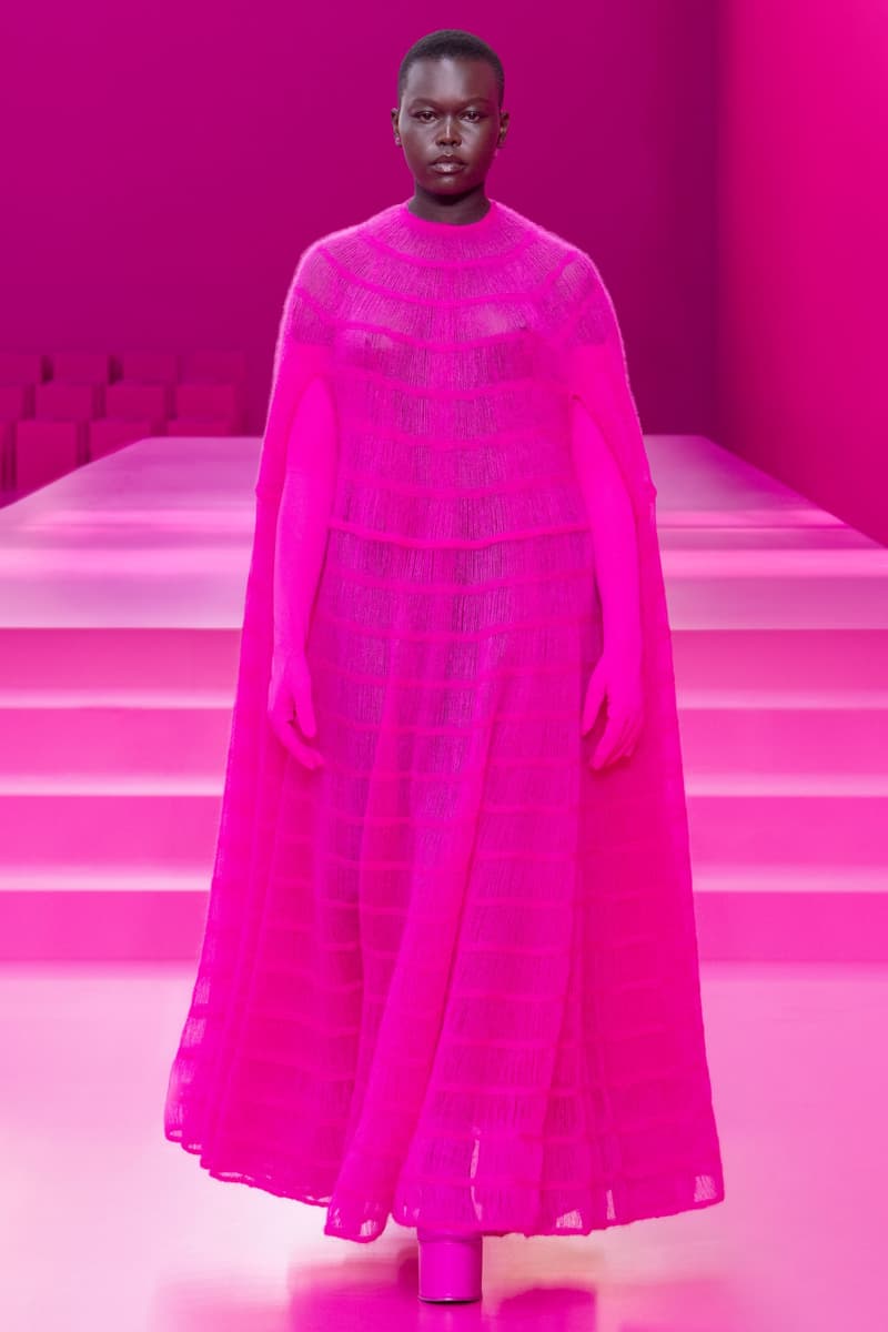 valentino pink pfw 2022 fw pantone runway show detail looks