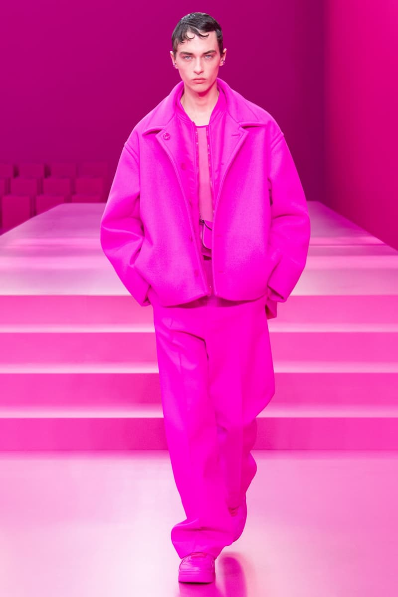 valentino pink pfw 2022 fw pantone runway show detail looks