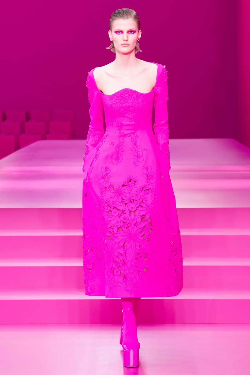 valentino pink pfw 2022 fw pantone runway show detail looks