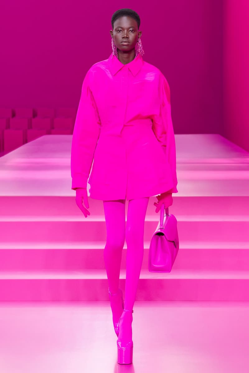 valentino pink pfw 2022 fw pantone runway show detail looks