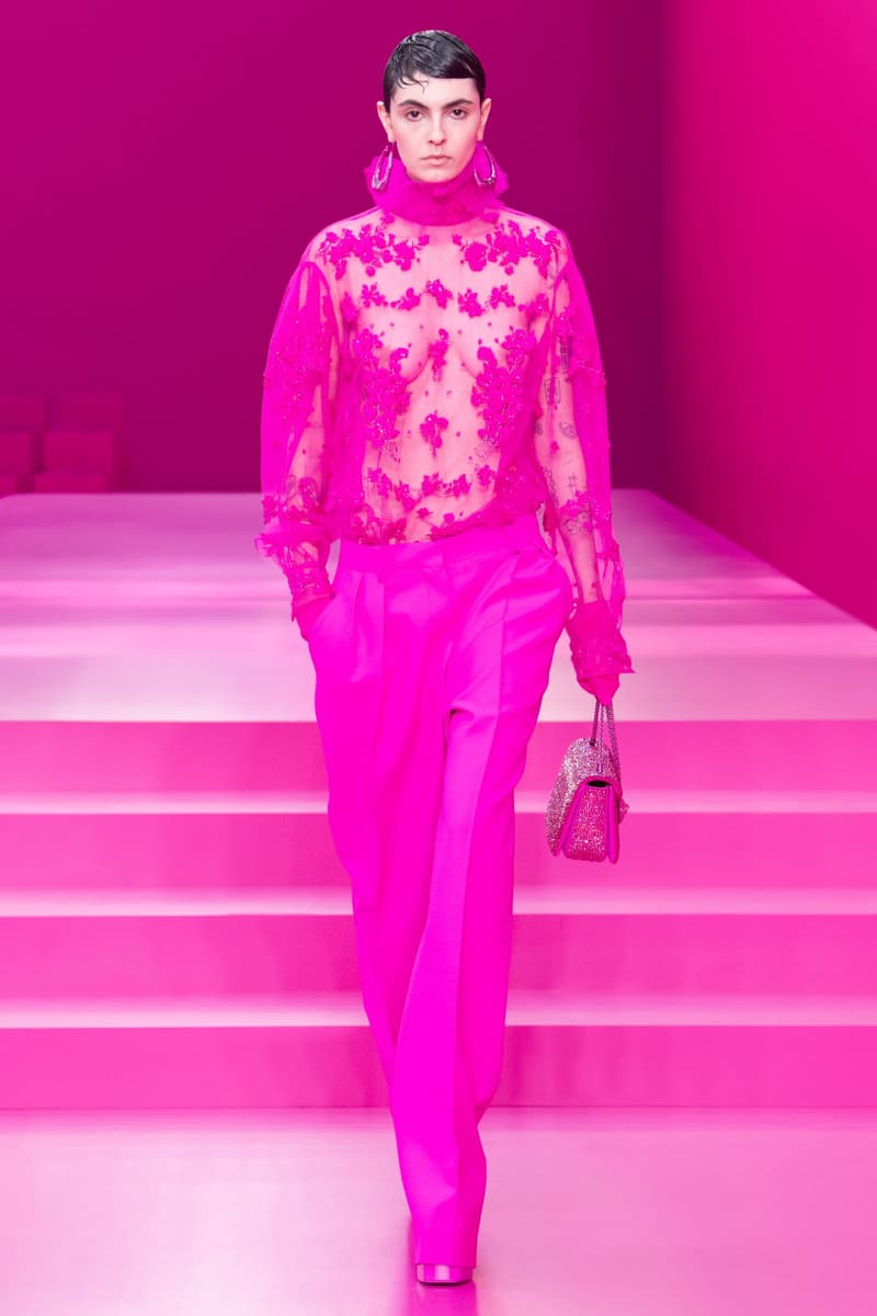 valentino pink pfw 2022 fw pantone runway show detail looks