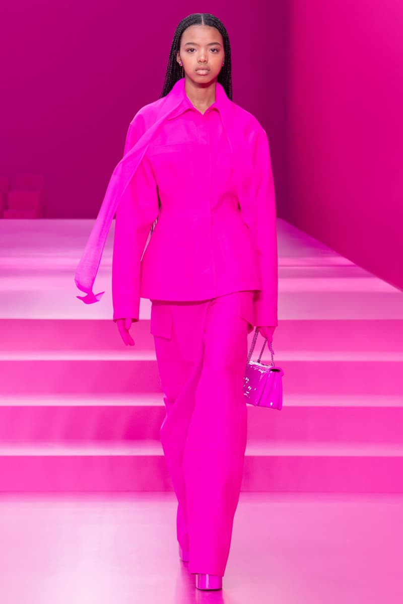 valentino pink pfw 2022 fw pantone runway show detail looks