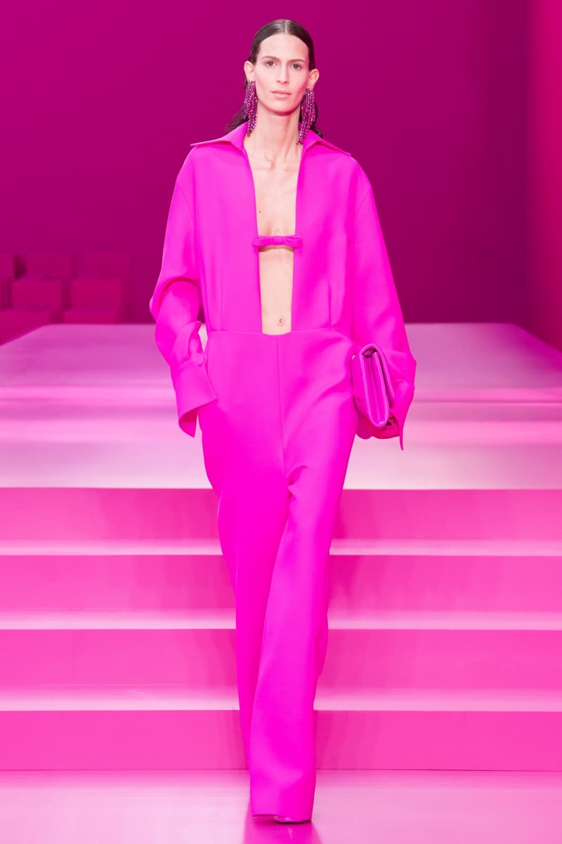 valentino pink pfw 2022 fw pantone runway show detail looks
