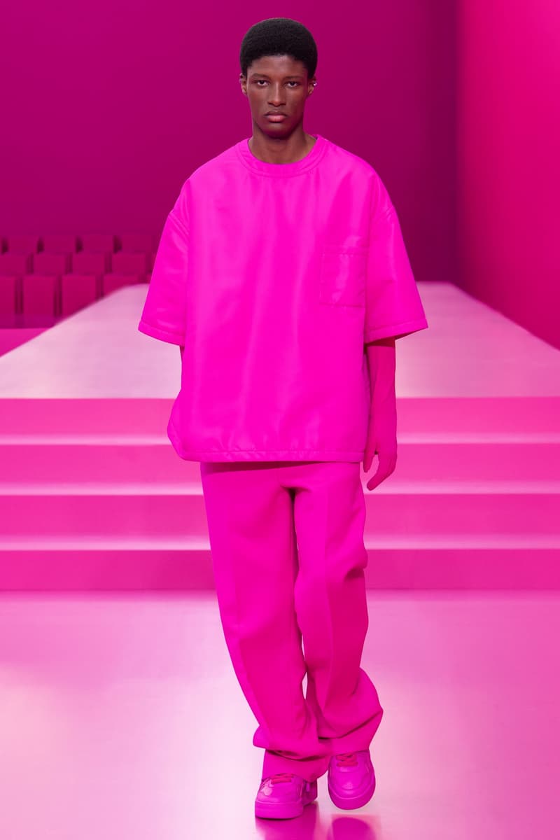 valentino pink pfw 2022 fw pantone runway show detail looks
