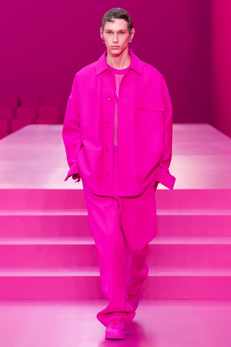 valentino pink pfw 2022 fw pantone runway show detail looks