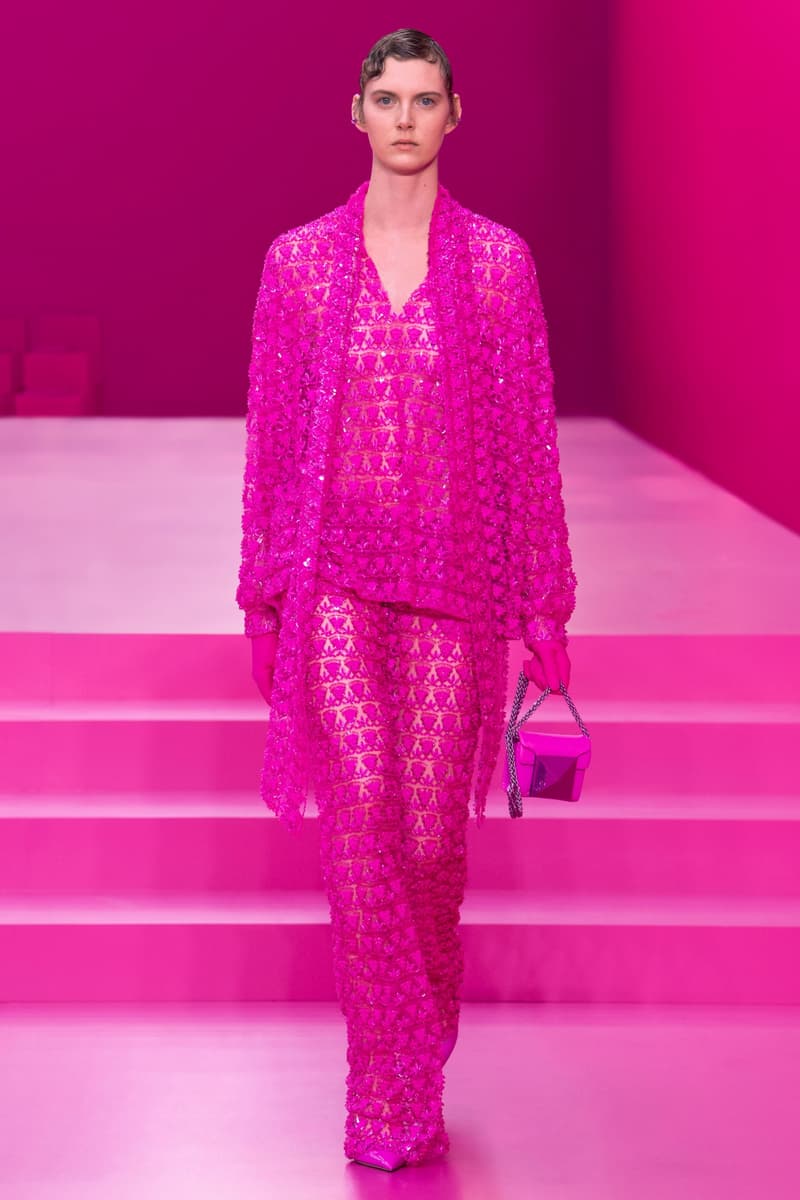valentino pink pfw 2022 fw pantone runway show detail looks