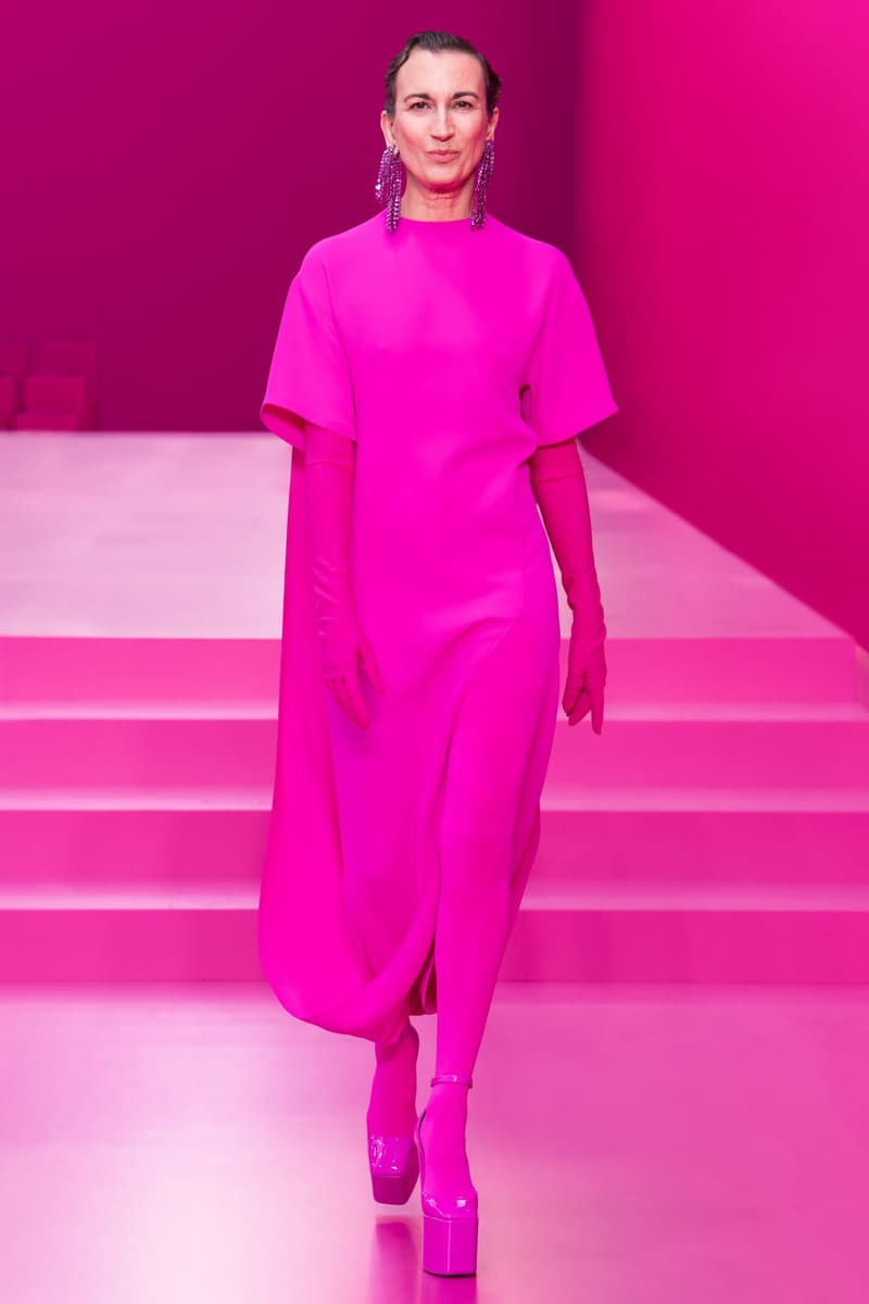 valentino pink pfw 2022 fw pantone runway show detail looks