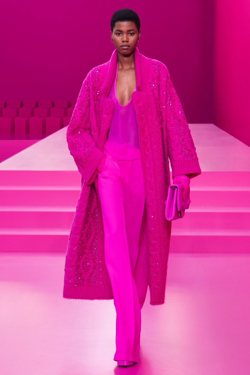 valentino pink pfw 2022 fw pantone runway show detail looks