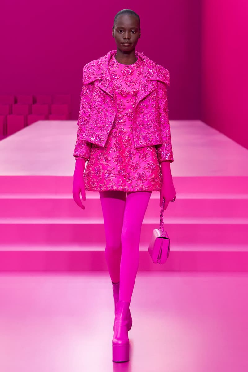 valentino pink pfw 2022 fw pantone runway show detail looks
