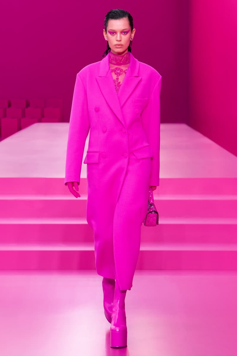 valentino pink pfw 2022 fw pantone runway show detail looks