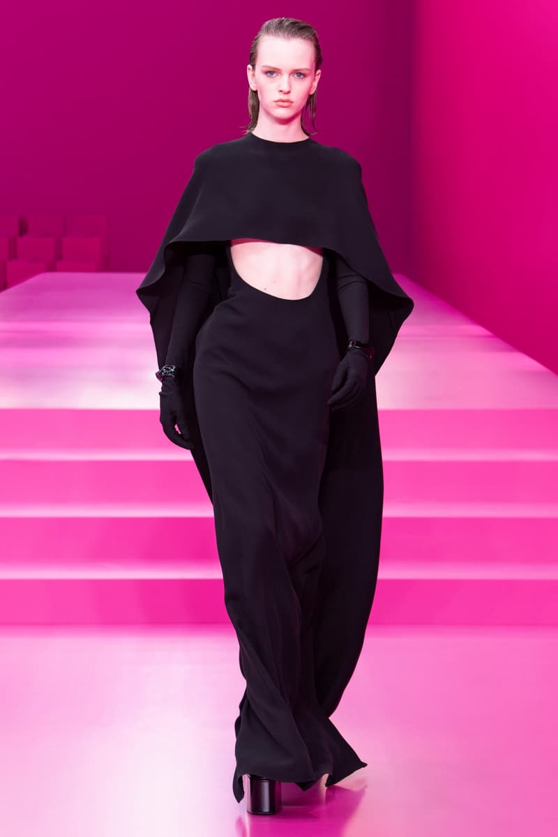 valentino pink pfw 2022 fw pantone runway show detail looks