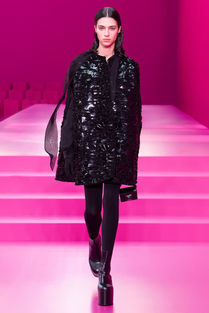 valentino pink pfw 2022 fw pantone runway show detail looks