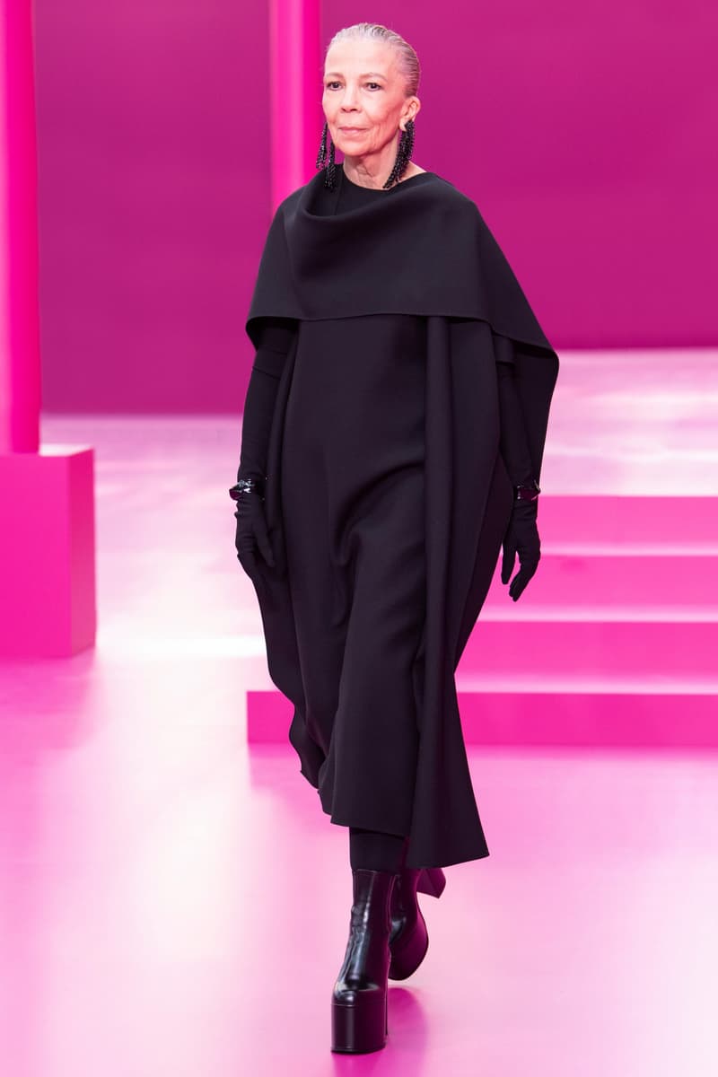 valentino pink pfw 2022 fw pantone runway show detail looks