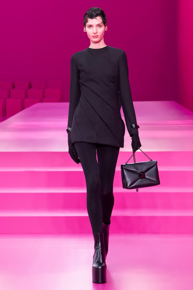 valentino pink pfw 2022 fw pantone runway show detail looks