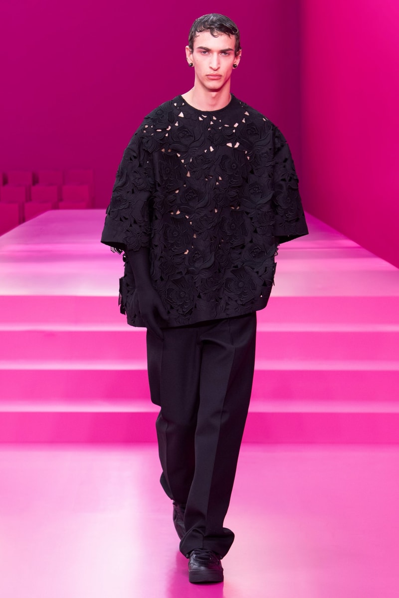 valentino pink pfw 2022 fw pantone runway show detail looks