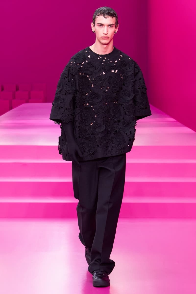 valentino pink pfw 2022 fw pantone runway show detail looks