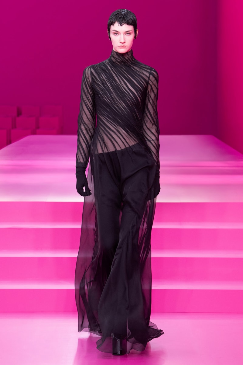valentino pink pfw 2022 fw pantone runway show detail looks