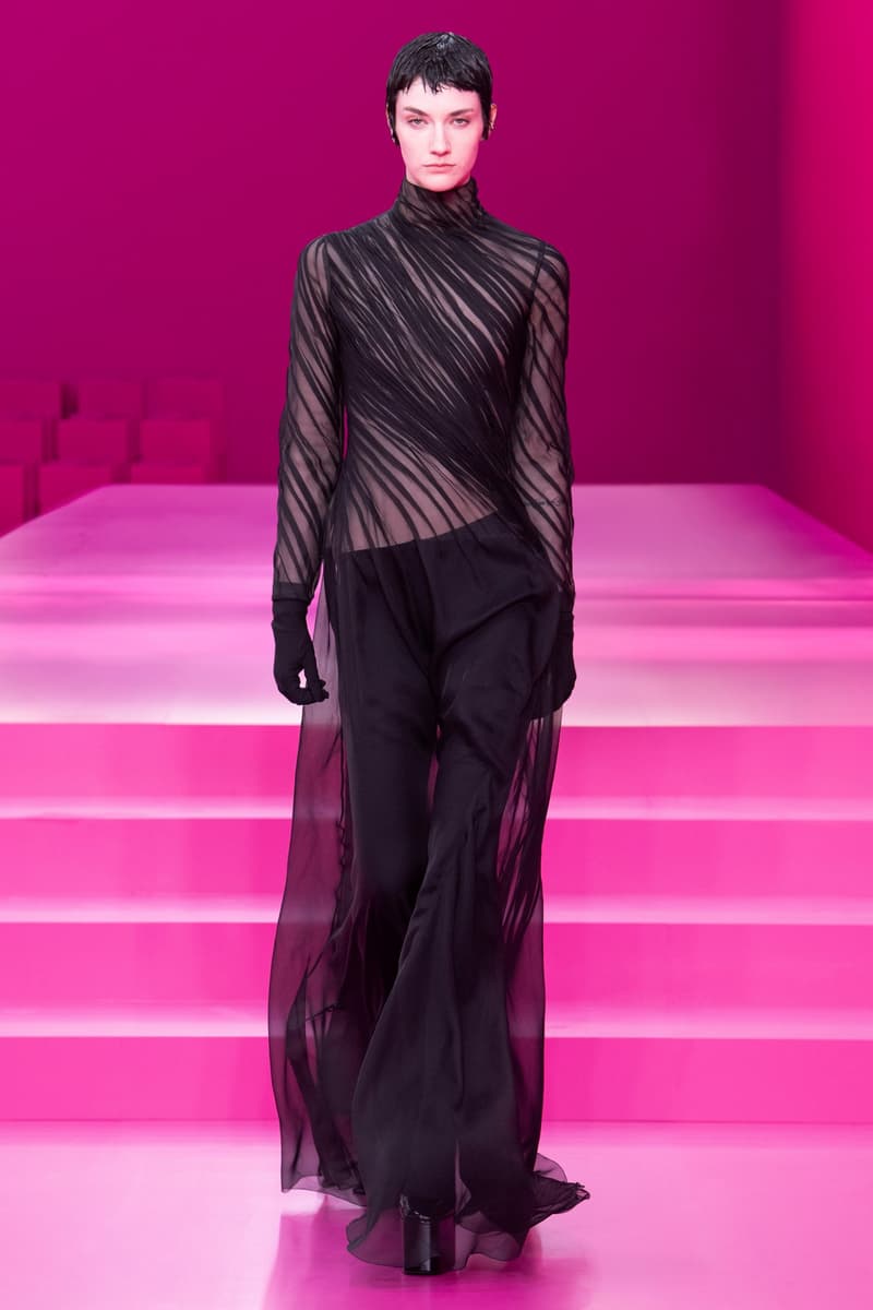 valentino pink pfw 2022 fw pantone runway show detail looks