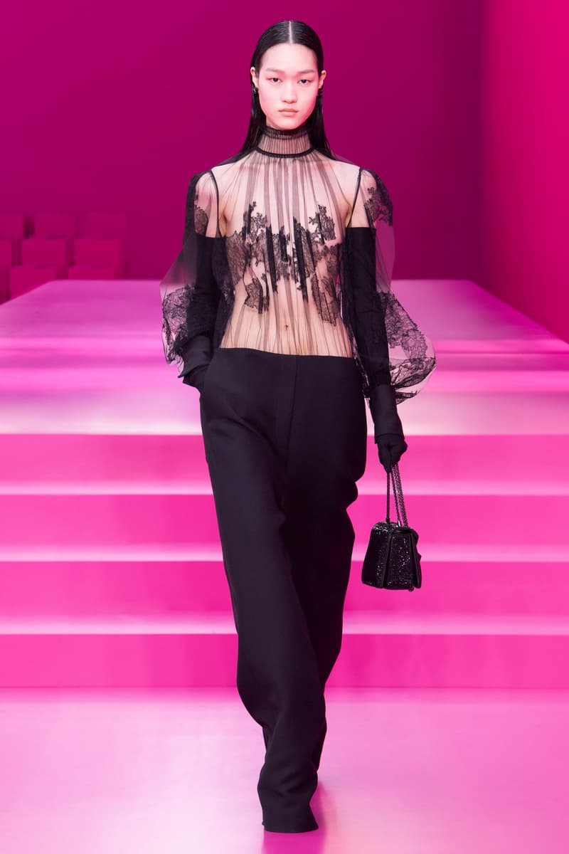 valentino pink pfw 2022 fw pantone runway show detail looks