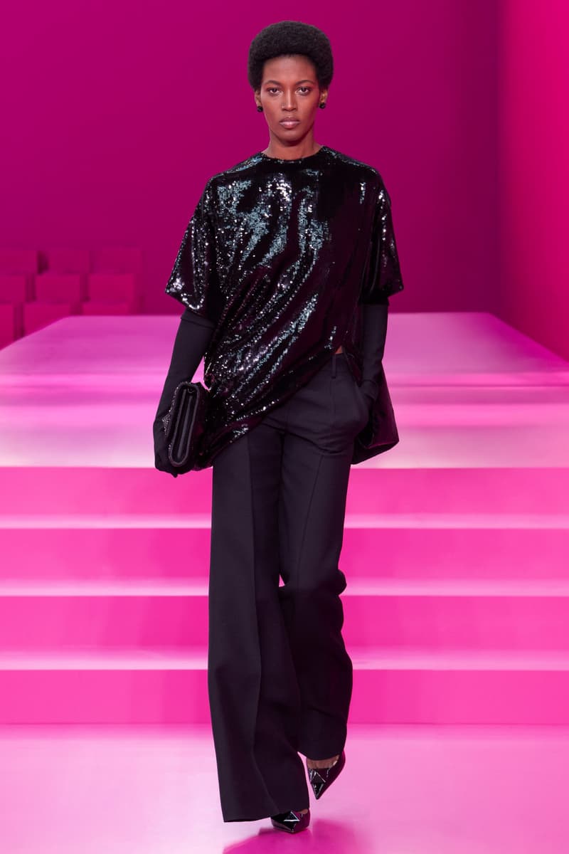 valentino pink pfw 2022 fw pantone runway show detail looks