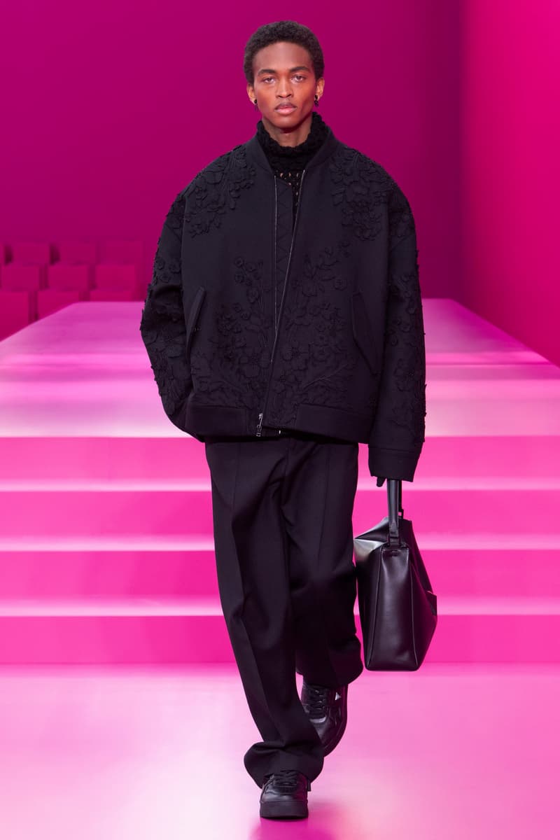 valentino pink pfw 2022 fw pantone runway show detail looks