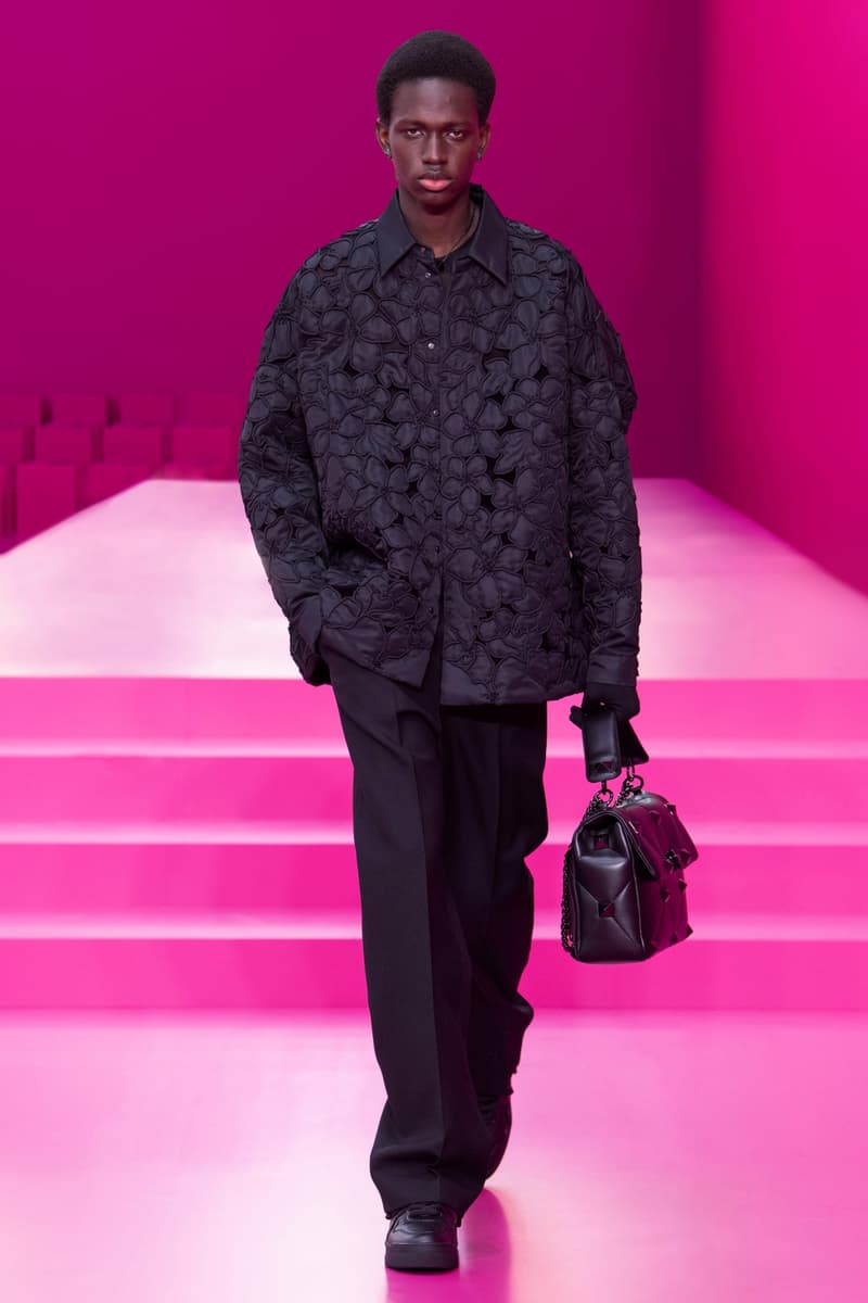 valentino pink pfw 2022 fw pantone runway show detail looks