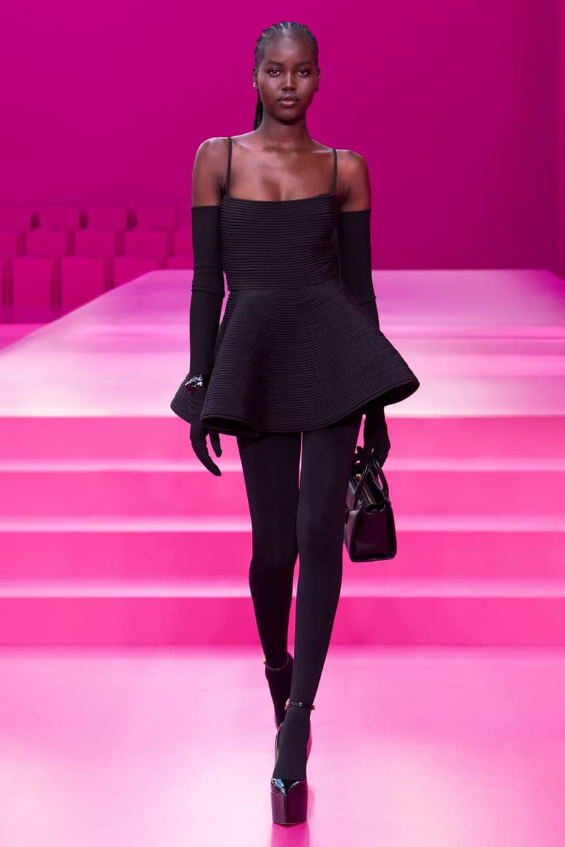 valentino pink pfw 2022 fw pantone runway show detail looks