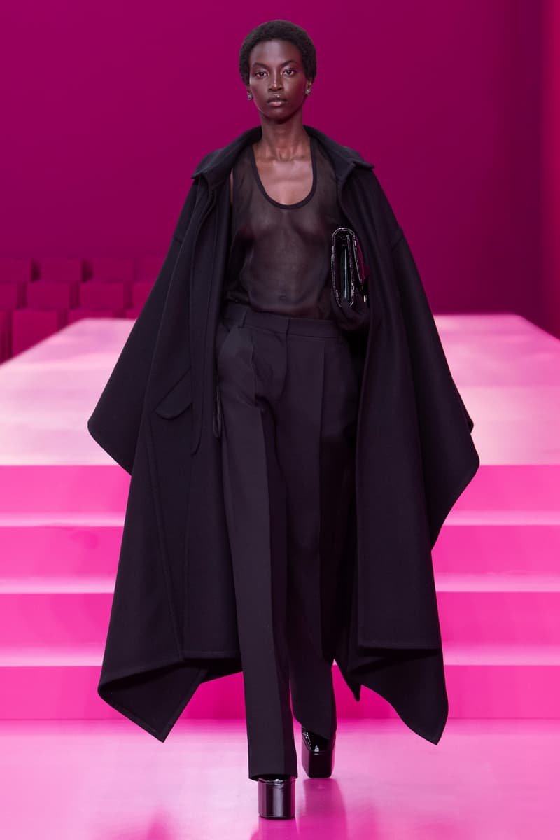 valentino pink pfw 2022 fw pantone runway show detail looks