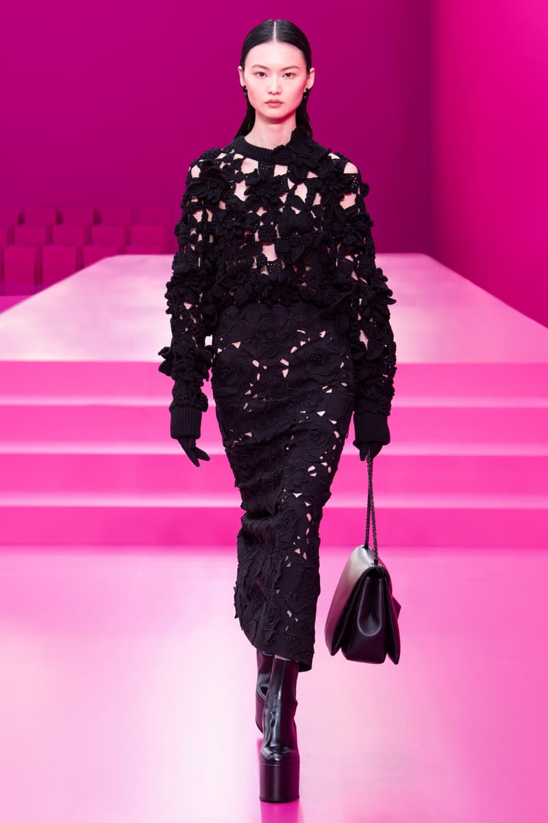 valentino pink pfw 2022 fw pantone runway show detail looks